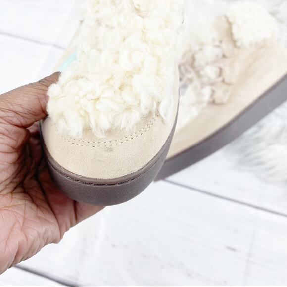 Vionic Women's Oak Splendid Lace Up Winter & Rain Suede Boot in Sand Size 8 - Picture 4 of 9